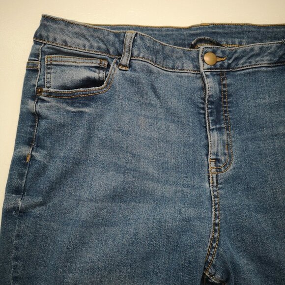 2/$30.00 - George Ladies Medium Wash Blue Jeans - Picture 5 of 10